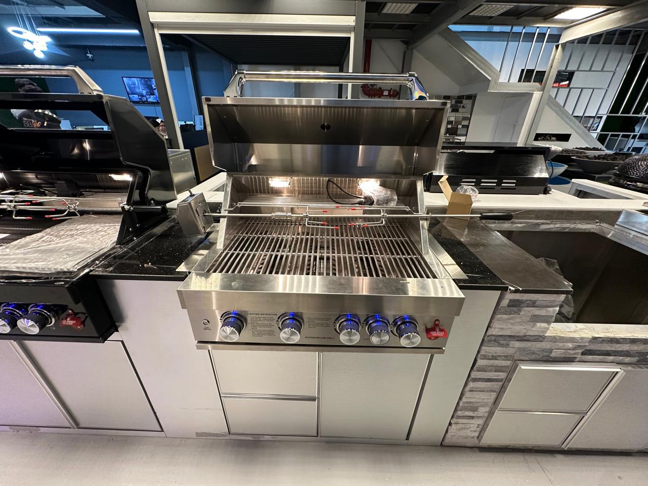 Diorr 4 Burner Grill Brushed Silver with Stone Base